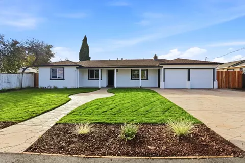 1361 Hillcrest Rd, Hollister, CA 95023