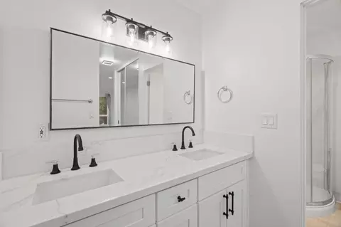 Bath - 1033 Crestview Dr 207, Mountain View, CA 94040 photo 4 of 4