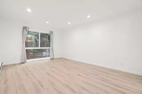 Living - 1033 Crestview Dr 207, Mountain View, CA 94040 photo 7 of 7