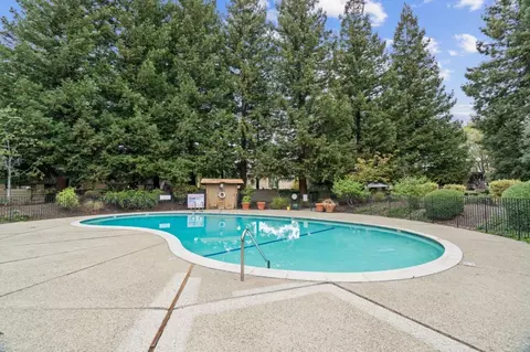 Exterior - 1033 Crestview Dr 207, Mountain View, CA 94040 photo 3 of 5