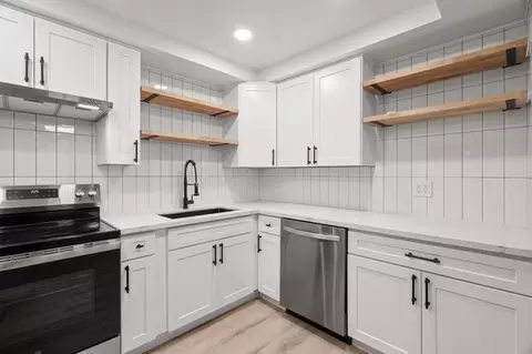 Kitchen - 1033 Crestview Dr 207, Mountain View, CA 94040 photo 2 of 3