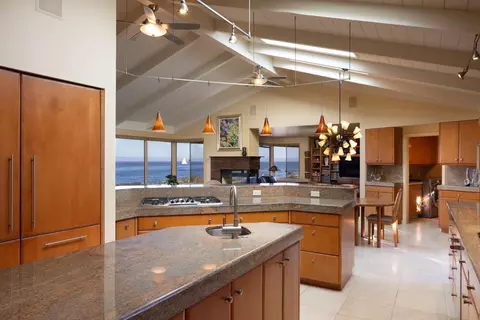 1209 Ocean View Blvd, Pacific Grove, CA 93950