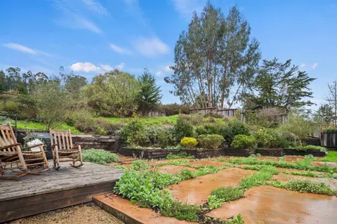 Exterior - 73 Echo Valley Rd, Salinas, CA 93907 photo 6 of 8
