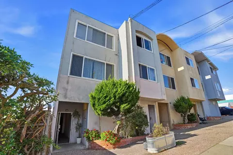 678 Hillside Blvd, Daly City, CA 94014