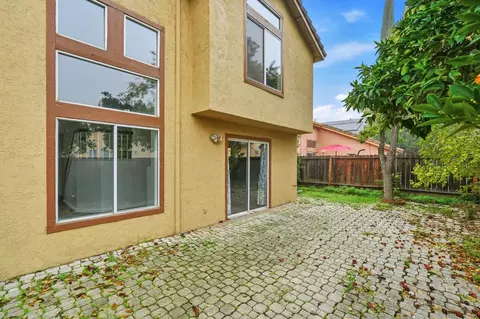 Exterior - 521 SW Leamon St, Tracy, CA 95376 photo 7 of 8