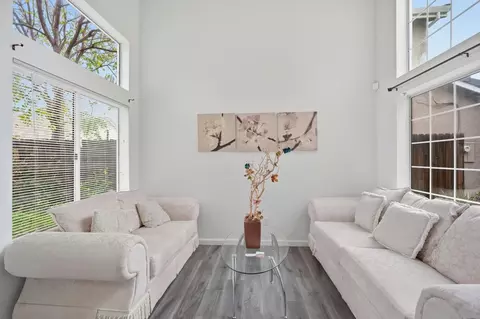 Living - 521 SW Leamon St, Tracy, CA 95376 photo 1 of 4
