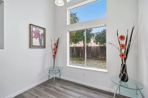Entry Way - 521 SW Leamon St, Tracy, CA 95376 photo 1 of 4