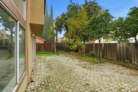 Exterior - 521 SW Leamon St, Tracy, CA 95376 photo 4 of 8