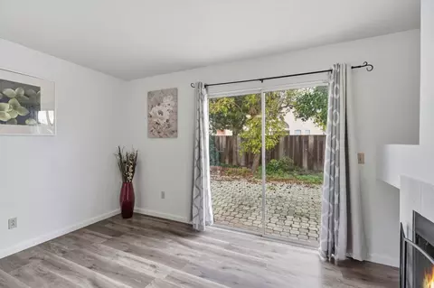 Living - 521 SW Leamon St, Tracy, CA 95376 photo 4 of 4