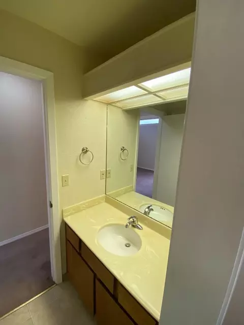 Bath - 1051 Padre Dr 7, Salinas, CA 93901 photo 2 of 2
