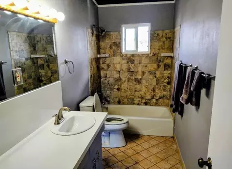 Bath - 1714 Luxton St, Seaside, CA 93955 photo 3 of 3