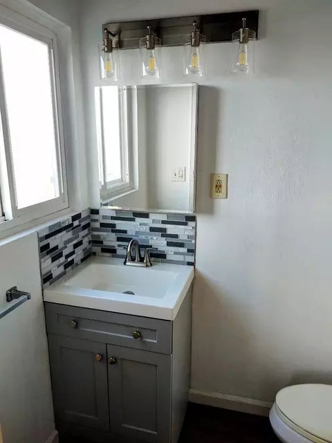Bath - 1714 Luxton St, Seaside, CA 93955 photo 1 of 3