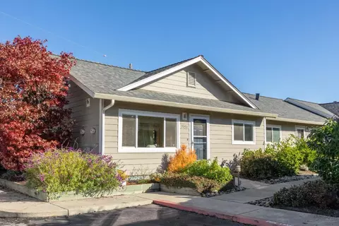 3346 Mission Dr, Santa Cruz, CA 95065