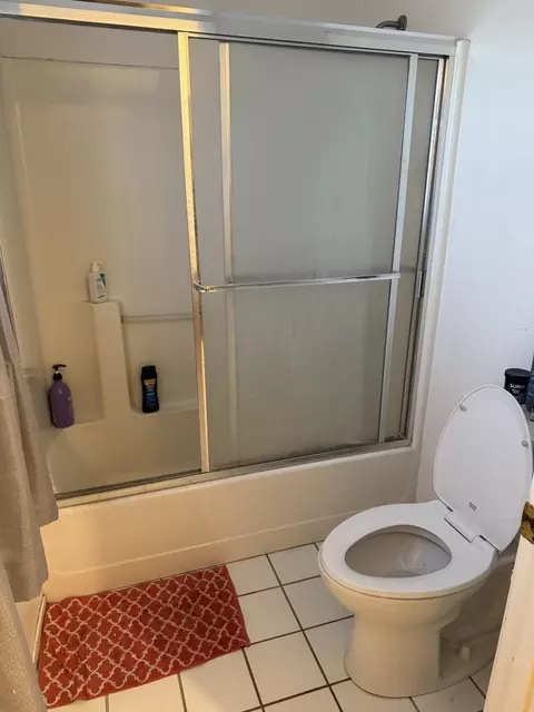 Bath - 1265 Brentwood Ave, Gustine, CA 95322 photo 7 of 8