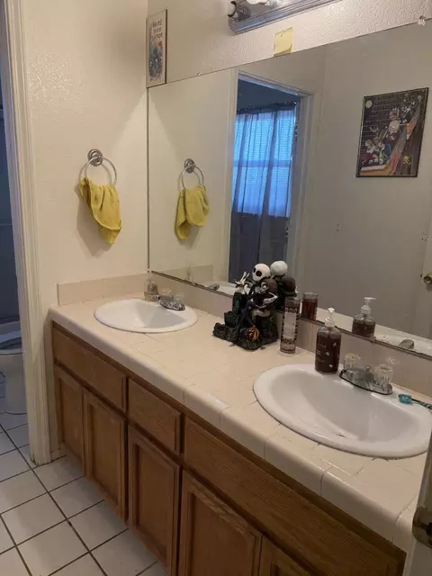 Bath - 1265 Brentwood Ave, Gustine, CA 95322 photo 8 of 8
