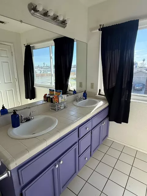Bath - 1265 Brentwood Ave, Gustine, CA 95322 photo 4 of 8