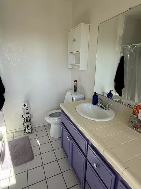Bath - 1265 Brentwood Ave, Gustine, CA 95322 photo 3 of 8
