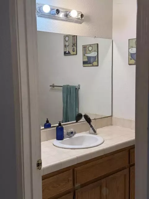 Bath - 1265 Brentwood Ave, Gustine, CA 95322 photo 1 of 8