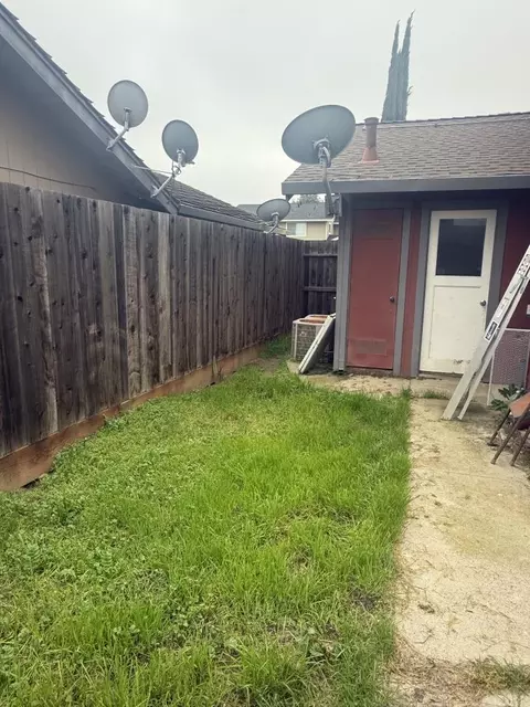 Exterior - 1265 Brentwood Ave, Gustine, CA 95322 photo 3 of 4