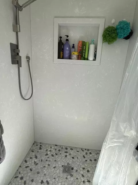 Bath - 1265 Brentwood Ave, Gustine, CA 95322 photo 6 of 8