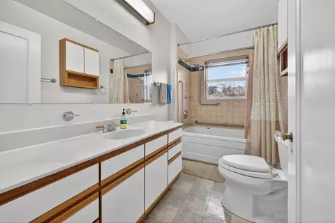 Bath - 2815 Capitola Ave, Soquel, CA 95073 photo 1 of 2