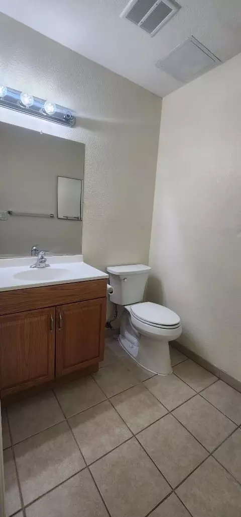 Bath - 1807 Cherokee Dr 3, Salinas, CA 93906 photo 1 of 2