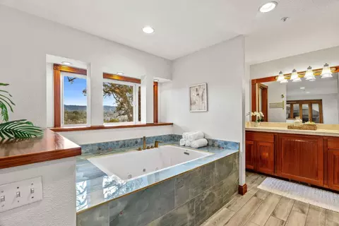 Bath - 803 Cresta Vista Way, Aptos, CA 95003 photo 4 of 7