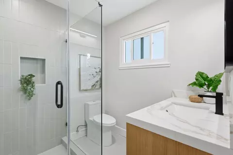 Bath - 324 Glencourt Way, Pacifica, CA 94044 photo 2 of 4