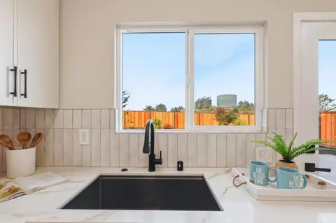 Kitchen - 324 Glencourt Way, Pacifica, CA 94044 photo 5 of 5