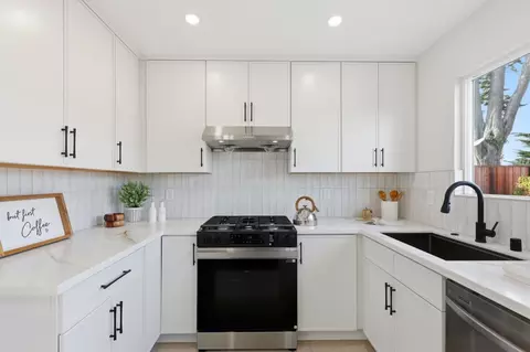 Kitchen - 324 Glencourt Way, Pacifica, CA 94044 photo 3 of 5