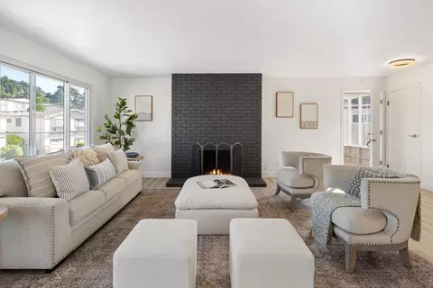 Living - 15 Eastridge Cir, Pacifica, CA 94044 photo 2 of 5