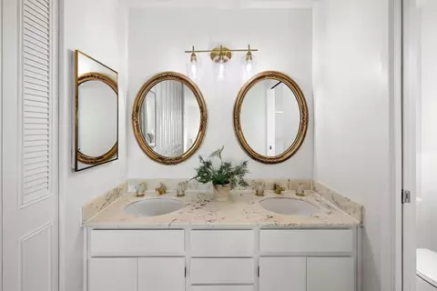Bath - 15 Eastridge Cir, Pacifica, CA 94044 photo 1 of 4