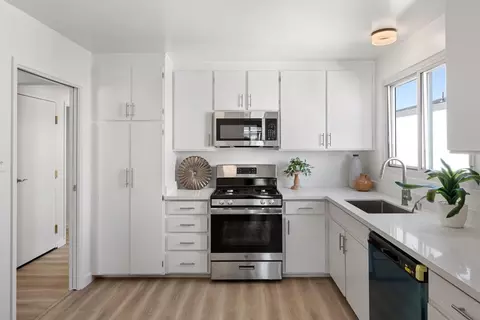 Kitchen - 15 Eastridge Cir, Pacifica, CA 94044 photo 1 of 2
