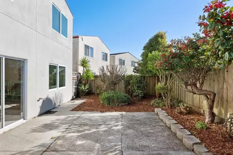 Exterior - 15 Eastridge Cir, Pacifica, CA 94044 photo 7 of 10