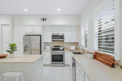 Kitchen - 225 Houret Dr, Milpitas, CA 95035 photo 4 of 6