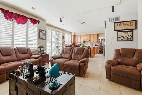 Living - 946 Martiri Ct, Gilroy, CA 95020 photo 2 of 3