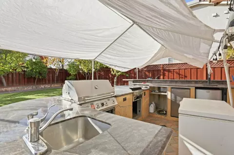 Kitchen - 946 Martiri Ct, Gilroy, CA 95020 photo 3 of 3