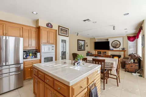 Kitchen - 946 Martiri Ct, Gilroy, CA 95020 photo 2 of 3
