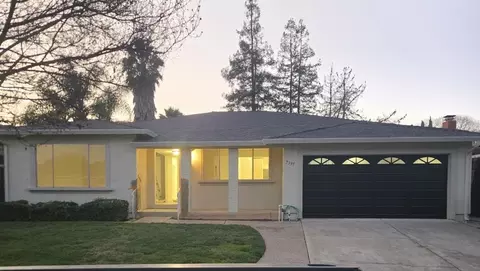 7335 Orchard Dr, Gilroy, CA 95020