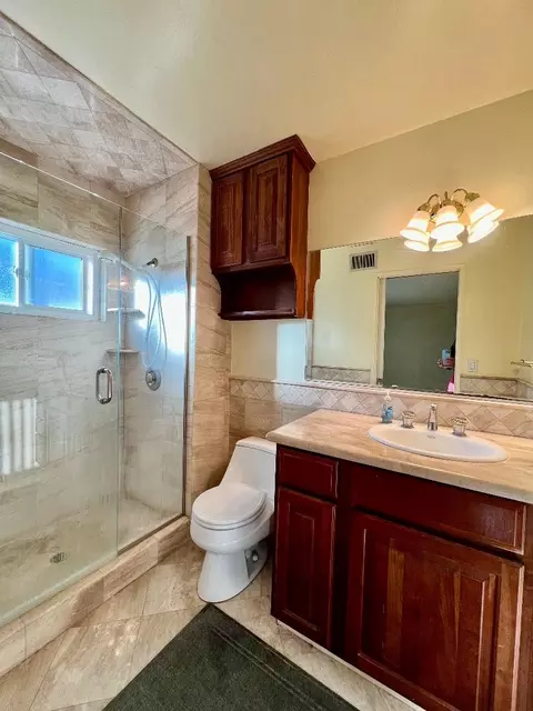 Bath - 7290 Orchard Dr, Gilroy, CA 95020 photo 1 of 3