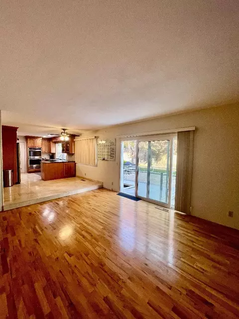 Living - 7290 Orchard Dr, Gilroy, CA 95020 photo 3 of 4