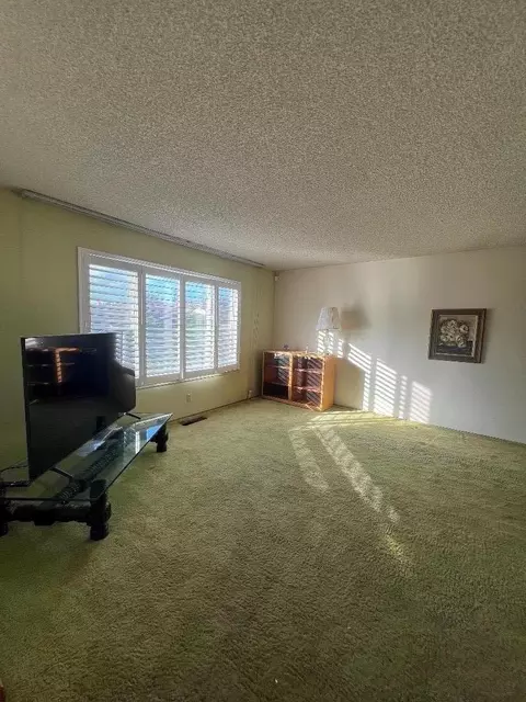 Living - 7290 Orchard Dr, Gilroy, CA 95020 photo 2 of 4