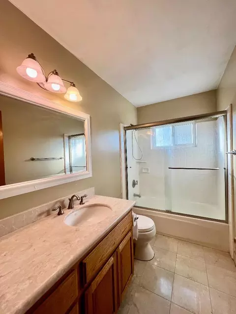 Bath - 7290 Orchard Dr, Gilroy, CA 95020 photo 3 of 3