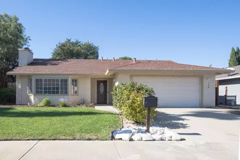 720 Clearview Dr, Hollister, CA 95023
