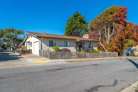 142 11th St, Pacific Grove, CA 93950