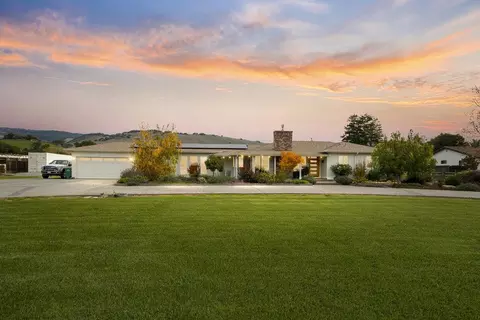 10500 Travis Ct, Gilroy, CA 95020