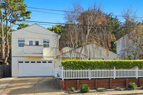 5 Hibbert Ct, Pacifica, CA 94044