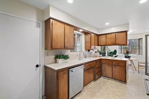 Kitchen - 5231 Eileen Dr, San Jose, CA 95129 photo 2 of 2