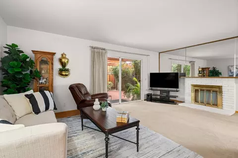 Living - 908 Marilyn Dr, Campbell, CA 95008 photo 2 of 3