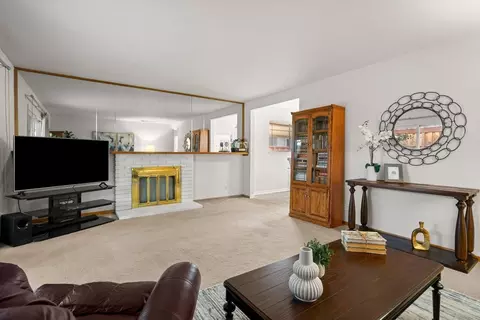 Living - 908 Marilyn Dr, Campbell, CA 95008 photo 3 of 3